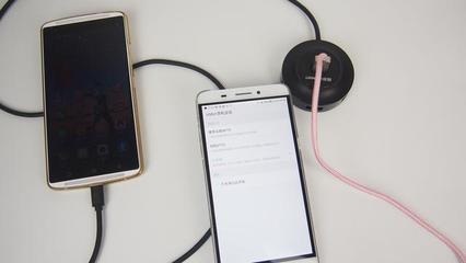 同時給四臺手機充電，能讓手機變身迷你主機的神奇數據線
